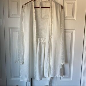 Flora Nikrooz White Sheer Sleeve Satin Robe